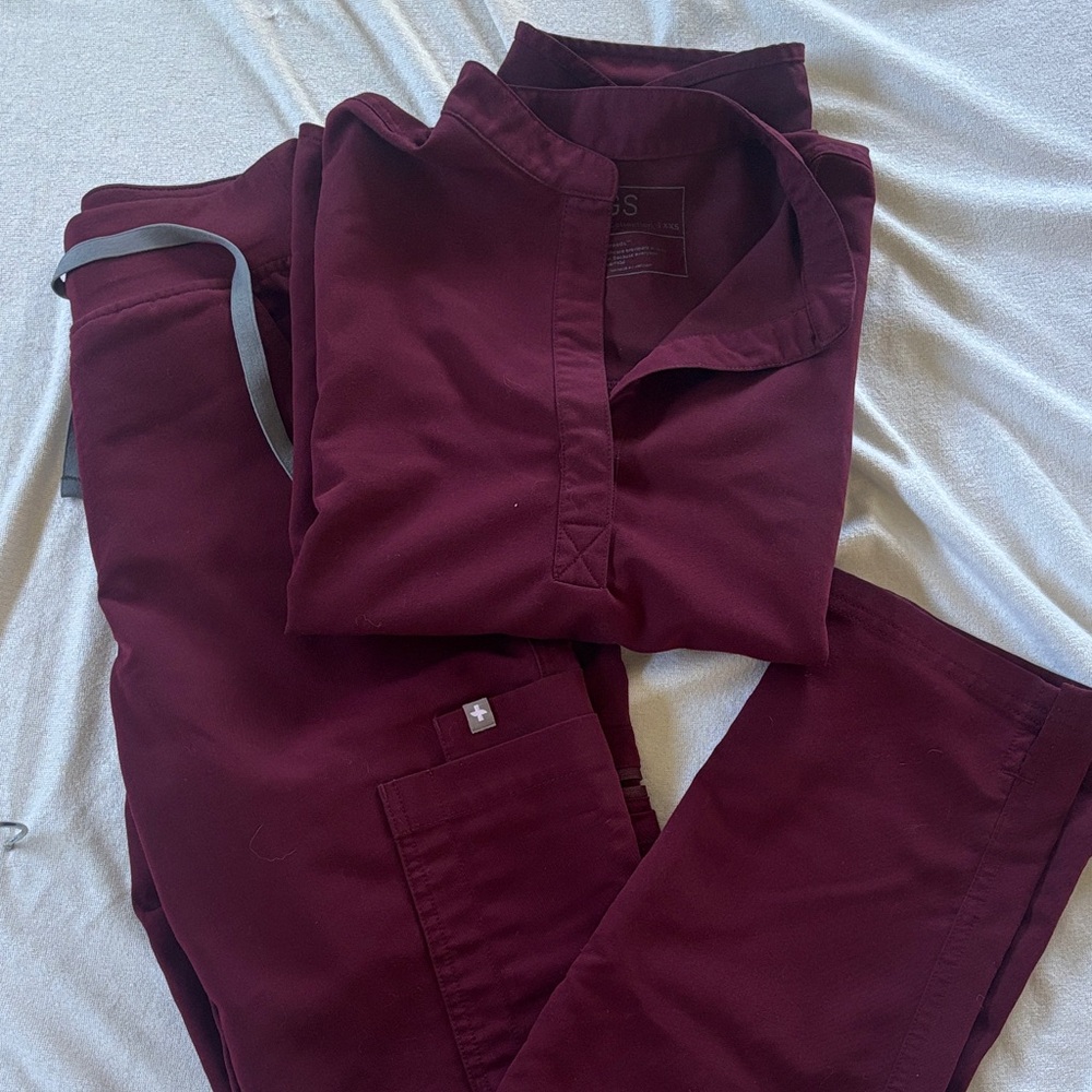 Figs Burgundy Scrub Set